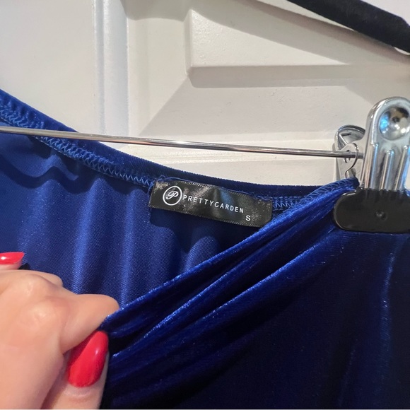 Blue Velvet Gown (S) - Picture 7 of 7